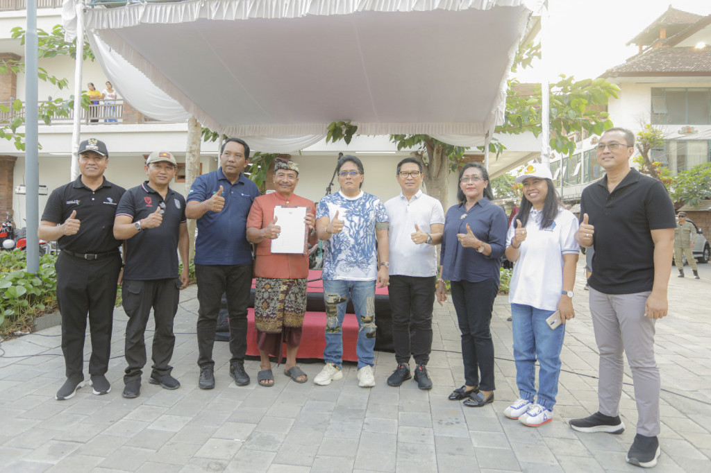 Bupati Giri Prasta Hibahkan Gedung Pasar Seni Kuta ke Desa Adat